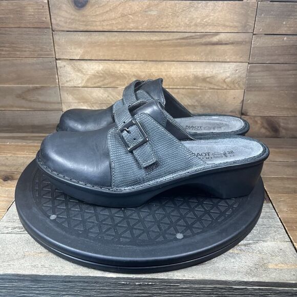 Naot Womens Size 7 Coal Grey Nubuck Leather Avignon Buckle Slip on Mule Clog - Picture 3 of 11